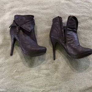 Zipper high heel